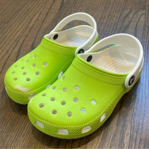 Crocs Classic Glow in the Dark Kids Clogs (209158) - Limeade Junior size 1 - Picture 2 of 10
